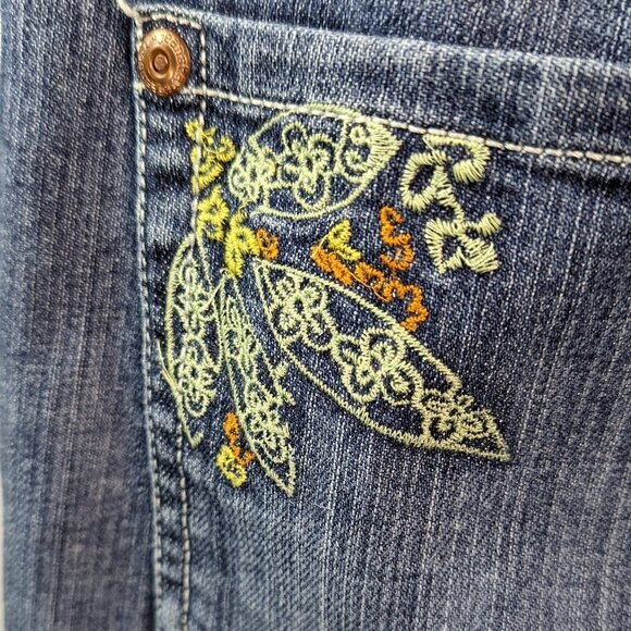 JEANSTAR Embroidered Cuffed Stretch Jean Capris Dark Wash Size 4 - Picture 10 of 14